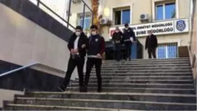 Son dakika haberi: Yaşlı kadını 'FETÖ'ye adın karışmış' tuzağıyla dolandıran zanlı kamerada Son dakika haberi: Yaşlı kadını 'FETÖ'ye adın karışmış' tuzağıyla dolandıran zanlı kamerada
