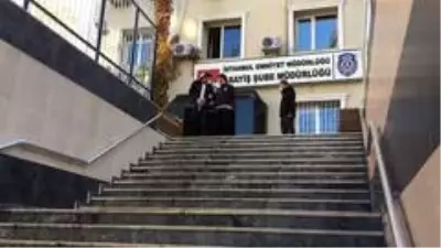 Son dakika haberi: Yaşlı kadını 'FETÖ'ye adın karışmış' tuzağıyla dolandıran zanlı kamerada Son dakika haberi: Yaşlı kadını 'FETÖ'ye adın karışmış' tuzağıyla dolandıran zanlı kamerada