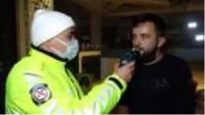 Uygulama noktasından kaçan alkollü sürücü, kovalamaca sonucu yakalandı Uygulama noktasından kaçan alkollü sürücü, kovalamaca sonucu yakalandı