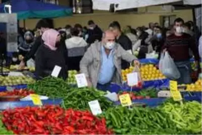Vakaların arttığı İzmir'de pazaryerlerindeki denetimler sıklaştırıldı Vakaların arttığı İzmir'de pazaryerlerindeki denetimler sıklaştırıldı