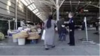 Vakaların arttığı İzmir'de pazaryerlerindeki denetimler sıklaştırıldı Vakaların arttığı İzmir'de pazaryerlerindeki denetimler sıklaştırıldı