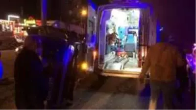 Ambulans otomobil ile çarpıştı: 2 yaralı Ambulans otomobil ile çarpıştı: 2 yaralı