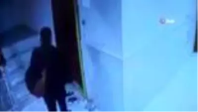 Son dakika haberi: Yaşlı kadını 'FETÖ'ye adın karışmış' tuzağıyla dolandıran zanlı kamerada Son dakika haberi: Yaşlı kadını 'FETÖ'ye adın karışmış' tuzağıyla dolandıran zanlı kamerada