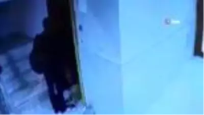 Son dakika haberi: Yaşlı kadını 'FETÖ'ye adın karışmış' tuzağıyla dolandıran zanlı kamerada Son dakika haberi: Yaşlı kadını 'FETÖ'ye adın karışmış' tuzağıyla dolandıran zanlı kamerada