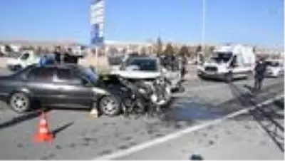 Zincirleme trafik kazası: 7 yaralı Zincirleme trafik kazası: 7 yaralı
