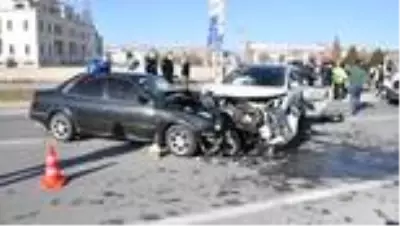 Zincirleme trafik kazası: 7 yaralı Zincirleme trafik kazası: 7 yaralı