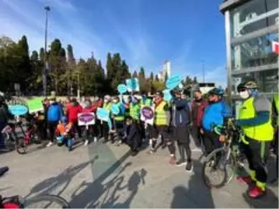 300 bisikletli 'Barikatsız Dünya' için pedal çevirdi 300 bisikletli 'Barikatsız Dünya' için pedal çevirdi