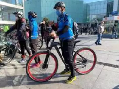 300 bisikletli 'Barikatsız Dünya' için pedal çevirdi 300 bisikletli 'Barikatsız Dünya' için pedal çevirdi