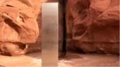 ABD'de çölde keşfedilen gizemli metal blok geldiği gibi esrarengiz şekilde kayboldu ABD'de çölde keşfedilen gizemli metal blok geldiği gibi esrarengiz şekilde kayboldu
