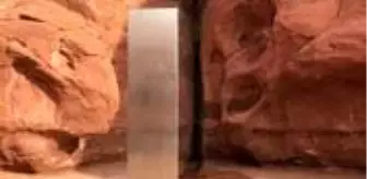 Utah: ABD'de çölde keşfedilen gizemli metal blok geldiği gibi esrarengiz şekilde kayboldu Utah: ABD'de çölde keşfedilen gizemli metal blok geldiği gibi esrarengiz şekilde kayboldu