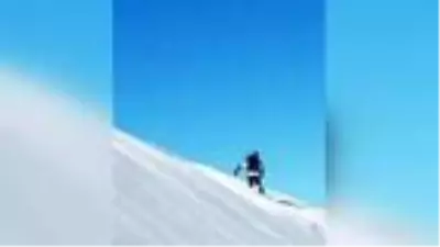 ABD'de kayakçılar çığ altında kalmaktan son anda kurtuldu ABD'de kayakçılar çığ altında kalmaktan son anda kurtuldu