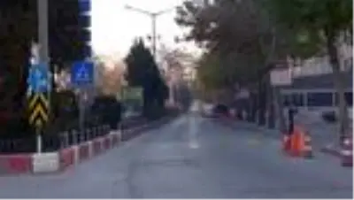 AFYONKARAHİSAR - Sokağa çıkma kısıtlamasına uyuldu AFYONKARAHİSAR - Sokağa çıkma kısıtlamasına uyuldu