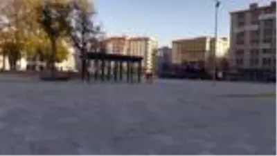 AFYONKARAHİSAR - Sokağa çıkma kısıtlamasına uyuldu AFYONKARAHİSAR - Sokağa çıkma kısıtlamasına uyuldu