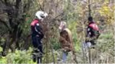 Son dakika... Ağaçlık alanda içki içeceklerdi, şişeleri toplayıp evlerine gönderildiler Son dakika... Ağaçlık alanda içki içeceklerdi, şişeleri toplayıp evlerine gönderildiler