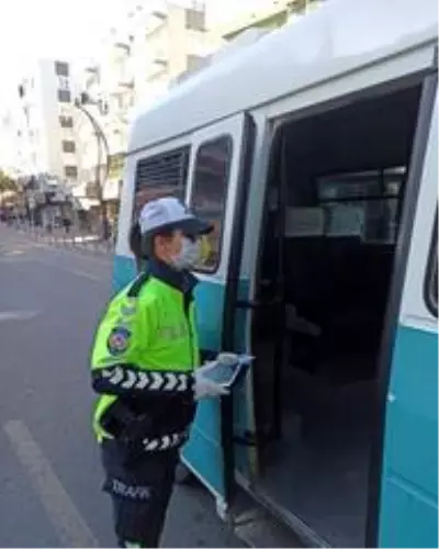 Aliağa'daki toplu taşıma araçlarında korona virüs denetimi Aliağa'daki toplu taşıma araçlarında korona virüs denetimi