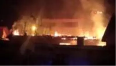 Amasya'da ahşap ev alev alev yandı Amasya'da ahşap ev alev alev yandı