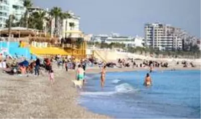 Turizm kenti Antalya'da aralık ayına günler kala yazdan kalma günler yaşanıyor Turizm kenti Antalya'da aralık ayına günler kala yazdan kalma günler yaşanıyor