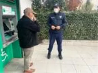 ATAŞEHİR'DE DENETİM YAPAN POLİS EKİPLERİNE KARGA SÜRPRİZİ ATAŞEHİR'DE DENETİM YAPAN POLİS EKİPLERİNE KARGA SÜRPRİZİ
