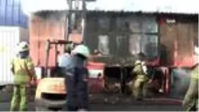 Ataşehir'de mobilya fabrikasında korkutan yangın Ataşehir'de mobilya fabrikasında korkutan yangın