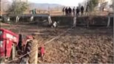 Son dakika haber: BALIKESİR - Tarla sürerken traktörden düşen sürücü hayatını kaybetti Son dakika haber: BALIKESİR - Tarla sürerken traktörden düşen sürücü hayatını kaybetti