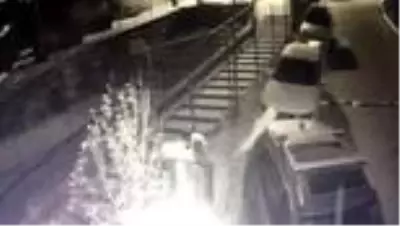 Son dakika... Başakşehir'de polisin 'dur' ihtarından kaçmaya çalışan hırsızlık zanlıları yakalandı Son dakika... Başakşehir'de polisin 'dur' ihtarından kaçmaya çalışan hırsızlık zanlıları yakalandı