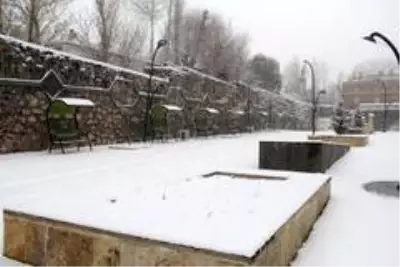 Başkale beyaza büründü Başkale beyaza büründü