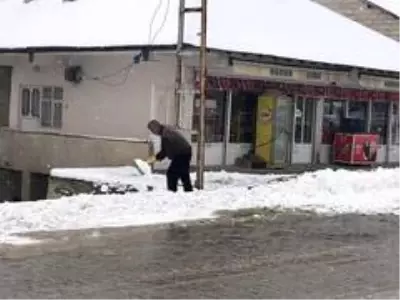 Başkale beyaza büründü Başkale beyaza büründü