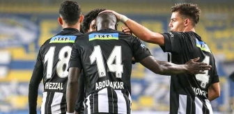 Beşiktaş, 15 yıl aradan sonra Fenerbahçe'yi Kadıköy'de mağlup etti
