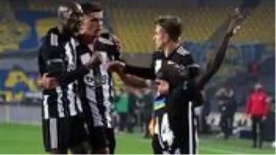 Beşiktaş'tan Fenerbahçe'ye maç sonu üç gönderme birden Beşiktaş'tan Fenerbahçe'ye maç sonu üç gönderme birden