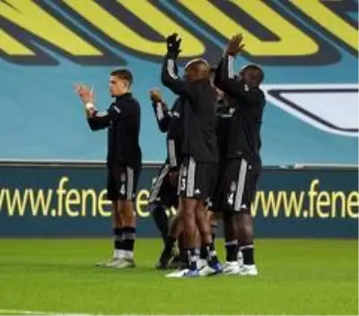 Son Dakika | Beşiktaşlı futbolcular taraftarı selamladı! Son Dakika | Beşiktaşlı futbolcular taraftarı selamladı!