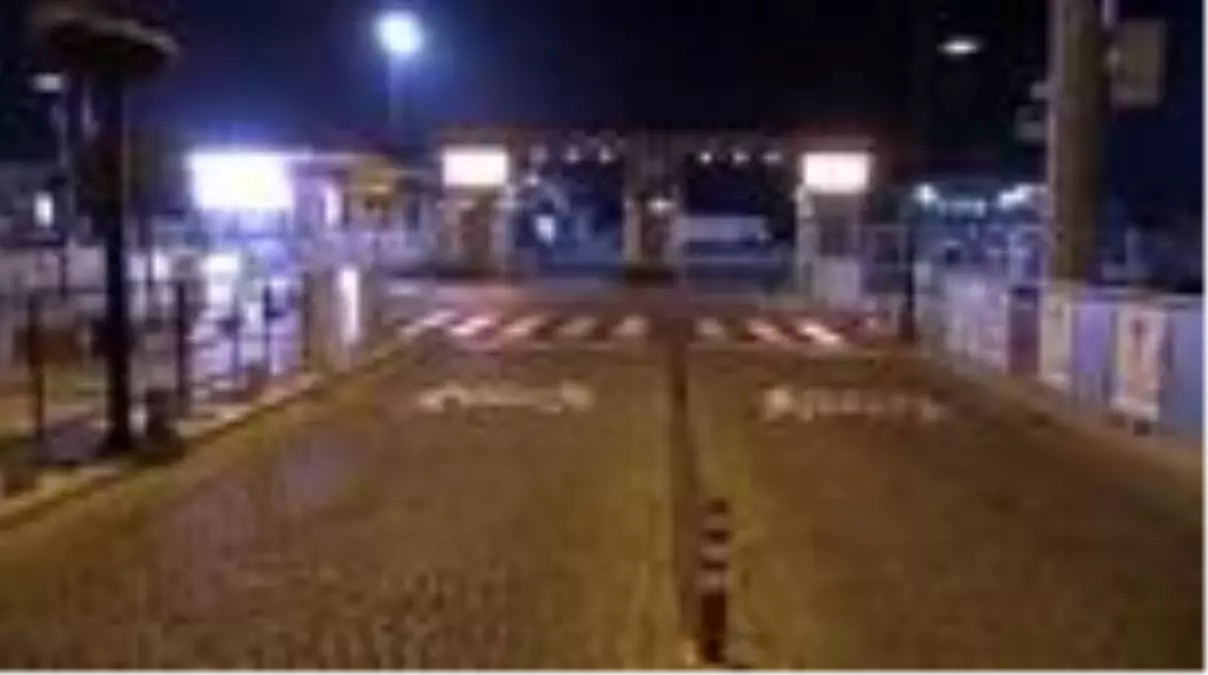 ÇANAKKALE - Sokağa çıkma kısıtlamasının ardından cadde ve sokaklar boş kaldı