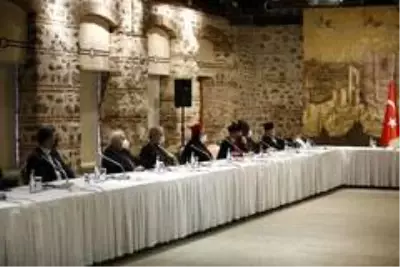 Cumhurbaşkanlığı Sözcüsü Kalın ve Bakan Gül dini azınlık temsilcileriyle bir araya geldi Cumhurbaşkanlığı Sözcüsü Kalın ve Bakan Gül dini azınlık temsilcileriyle bir araya geldi