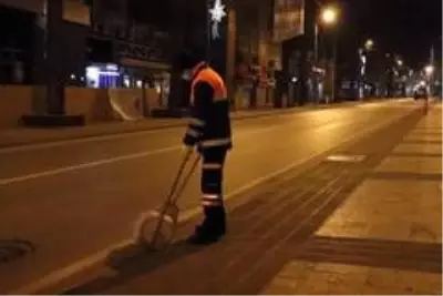 Denizli'de vatandaşlar sokağa çıkma kısıtlamasına uyuyor Denizli'de vatandaşlar sokağa çıkma kısıtlamasına uyuyor