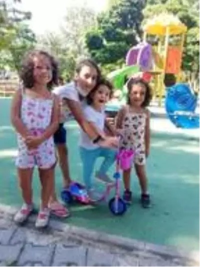 Son dakika haber... Depremde 4 evlat acısı yaşayan 2 anne: Rıza Bey Apartmanı'nın yerine çocuk parkı yapılsın Son dakika haber... Depremde 4 evlat acısı yaşayan 2 anne: Rıza Bey Apartmanı'nın yerine çocuk parkı yapılsın
