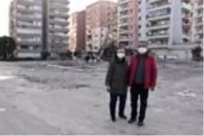 Son dakika haber... Depremde 4 evlat acısı yaşayan 2 anne: Rıza Bey Apartmanı'nın yerine çocuk parkı yapılsın Son dakika haber... Depremde 4 evlat acısı yaşayan 2 anne: Rıza Bey Apartmanı'nın yerine çocuk parkı yapılsın