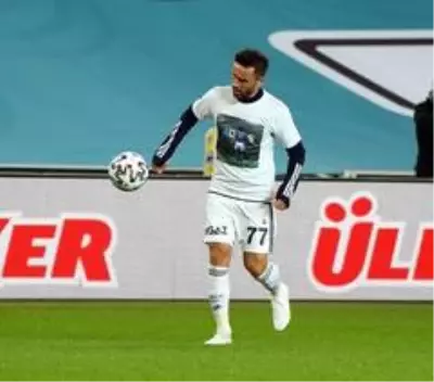 Derbide Maradona unutulmadı Derbide Maradona unutulmadı