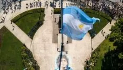 Maradona: Arjantin'de efsanevi futbolcu için 3 gün ulusal yas ilan edildi Maradona: Arjantin'de efsanevi futbolcu için 3 gün ulusal yas ilan edildi