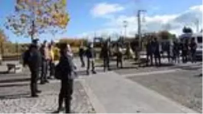 Doğaseverler etkinliklerde topladıkları parayla köy okullarını renklendiriyor Doğaseverler etkinliklerde topladıkları parayla köy okullarını renklendiriyor