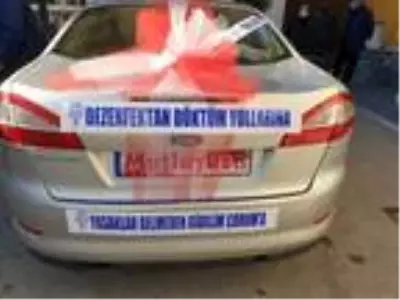 Düğün aracına 'Dezenfektan döktüm yollarına' yazdıran damat: Kurallara lütfen uyalım Düğün aracına 'Dezenfektan döktüm yollarına' yazdıran damat: Kurallara lütfen uyalım