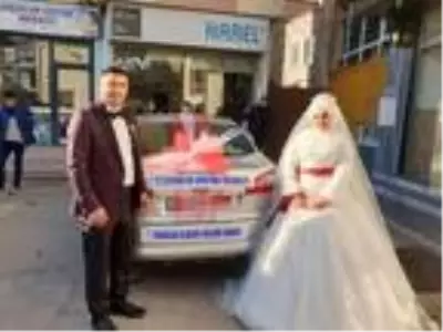 Düğün aracına 'Dezenfektan döktüm yollarına' yazdıran damat: Kurallara lütfen uyalım Düğün aracına 'Dezenfektan döktüm yollarına' yazdıran damat: Kurallara lütfen uyalım