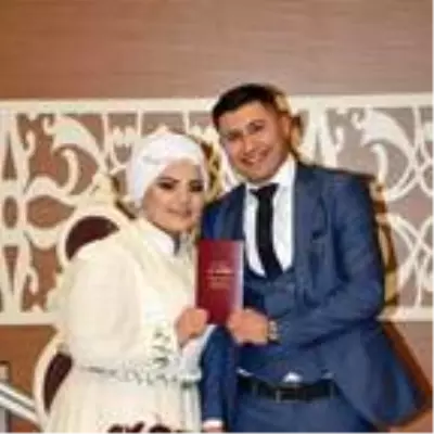 Düğün aracına 'Dezenfektan döktüm yollarına' yazdıran damat: Kurallara lütfen uyalım Düğün aracına 'Dezenfektan döktüm yollarına' yazdıran damat: Kurallara lütfen uyalım