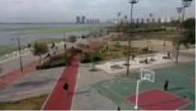 Ege'de sokağa çıkma kısıtlamasının bitmesiyle meydanlar hareketlendi Ege'de sokağa çıkma kısıtlamasının bitmesiyle meydanlar hareketlendi
