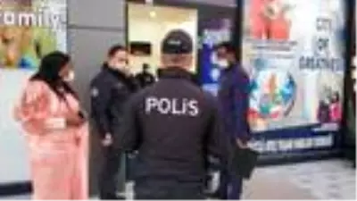 Esenyurt'ta polisin 'Parti var' ihbarına gittiği yer Nijeryalıların derneği çıktı! Ayin bile yapmışlar Esenyurt'ta polisin 'Parti var' ihbarına gittiği yer Nijeryalıların derneği çıktı! Ayin bile yapmışlar