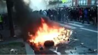 Fransa'da polis şiddeti, halkı sokağa döktü! Çatışmalara 'Macron İstifa' sloganları damga vurdu Fransa'da polis şiddeti, halkı sokağa döktü! Çatışmalara 'Macron İstifa' sloganları damga vurdu