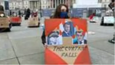 Fransa'daki güvenlik yasa tasarısı ve polis şiddeti İngiltere'de protesto edildi Fransa'daki güvenlik yasa tasarısı ve polis şiddeti İngiltere'de protesto edildi