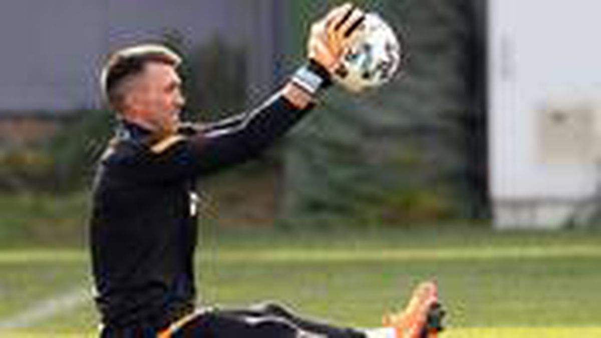 Galatasaray'da Muslera İstanbul'a döndü ve saha çalışmalarına başladı