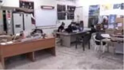 GAZİANTEP - Üniversite öğrencileri yanan 'ödüllü otomobil'in yenisini yapmak için kolları sıvadı GAZİANTEP - Üniversite öğrencileri yanan 'ödüllü otomobil'in yenisini yapmak için kolları sıvadı