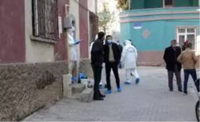 Genç adam evinde ölü olarak bulundu Genç adam evinde ölü olarak bulundu