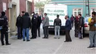 Genç adam evinde ölü olarak bulundu Genç adam evinde ölü olarak bulundu