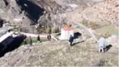 GÜMÜŞHANE - Gümüşhanespor taraftarları, takımlarının karşılaşmasını tepelerden izledi GÜMÜŞHANE - Gümüşhanespor taraftarları, takımlarının karşılaşmasını tepelerden izledi
